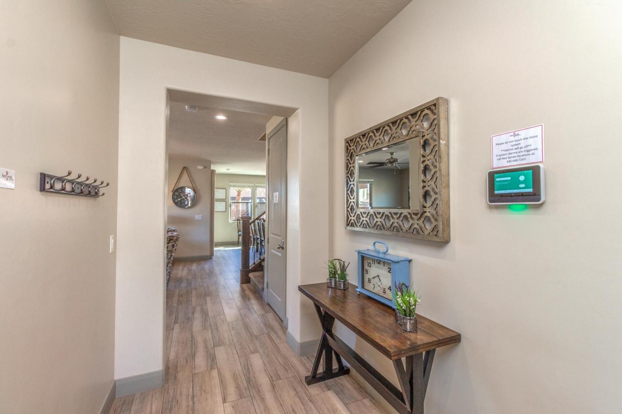 Pv 99 Private Hot Tub, Ping Pong Table, Xbox X Series And Resort Amenities Santa Clara Exterior photo